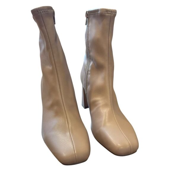 Revolve Steve Madden Harli Vegan Leather Ankle Boot in Blush NWOT - Picture 7 of 12